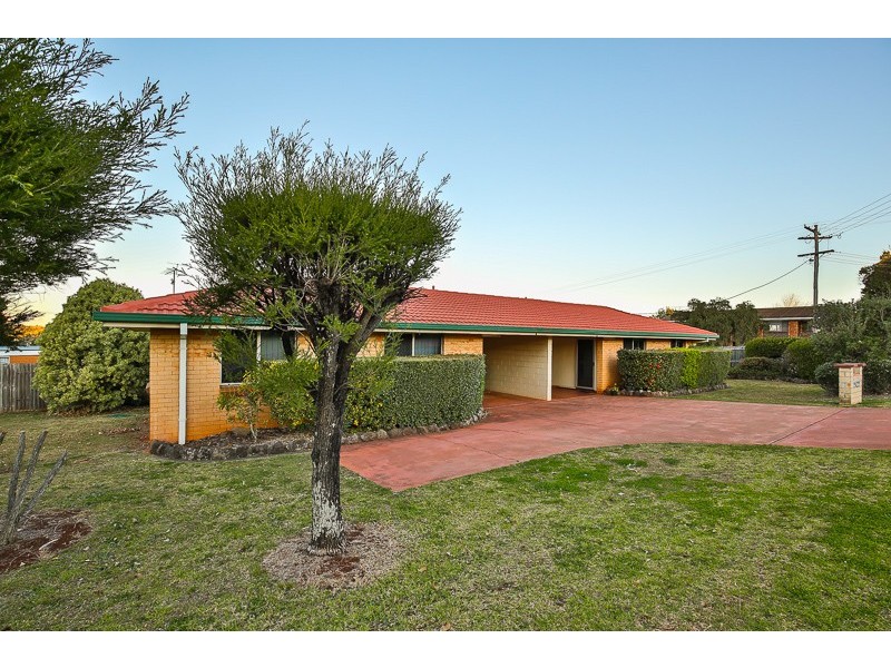 42 Noll Street, Kearneys Spring QLD 4350