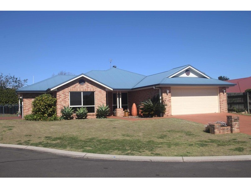 6 Mengel Court, Middle Ridge QLD 4350