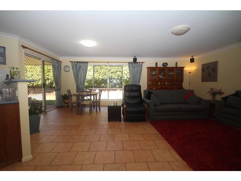 6 Mengel Court, Middle Ridge QLD 4350
