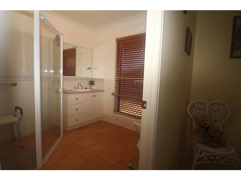 6 Mengel Court, Middle Ridge QLD 4350