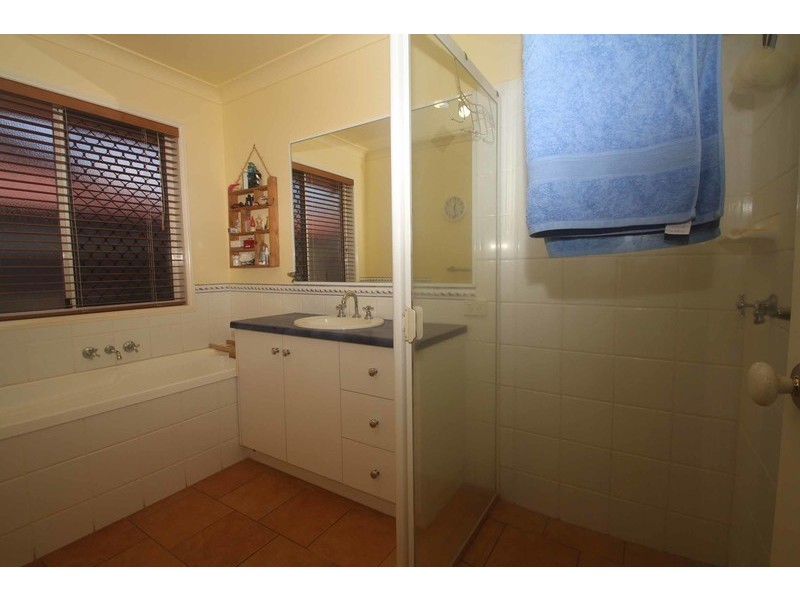 6 Mengel Court, Middle Ridge QLD 4350