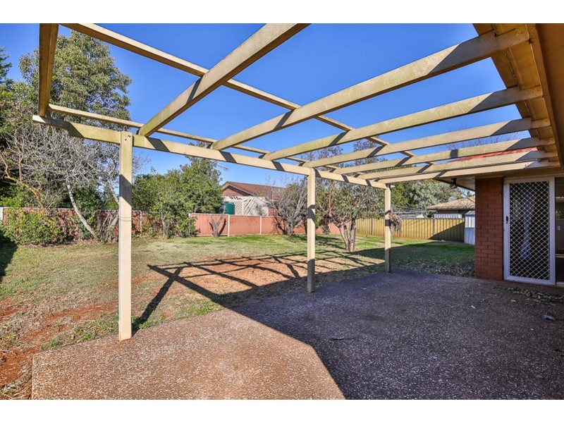40 Arabian Street, Harristown QLD 4350