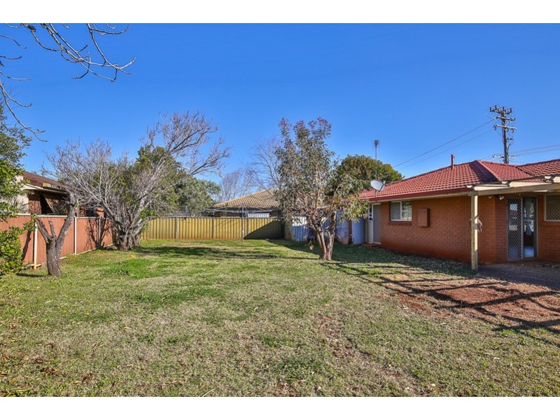 40 Arabian Street, Harristown QLD 4350