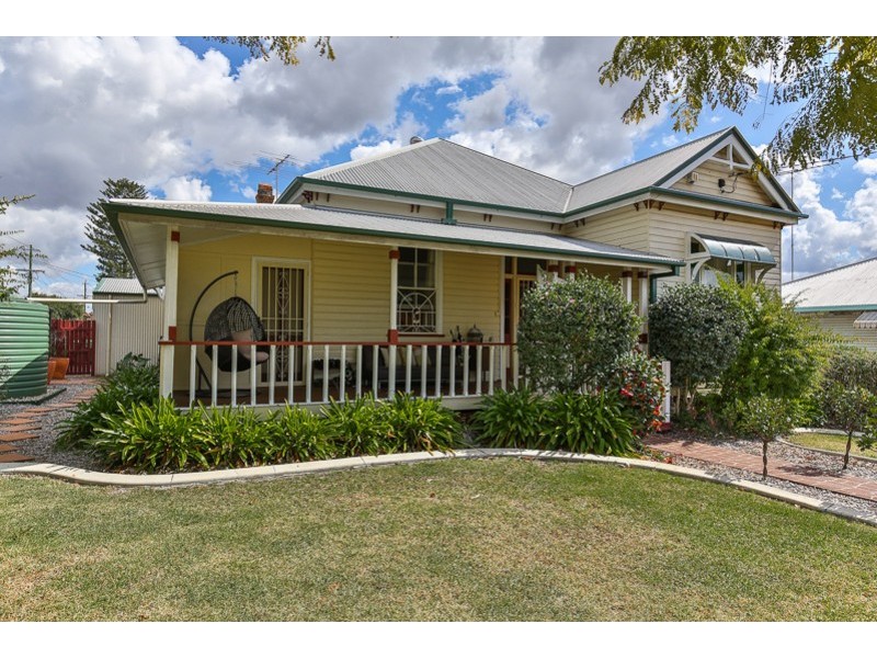 39 Phillip Street, East Toowoomba QLD 4350