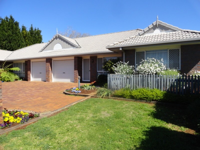 1/2 Seaton Street, South Toowoomba QLD 4350