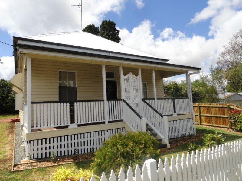 16 Kennedy Street, North Toowoomba QLD 4350