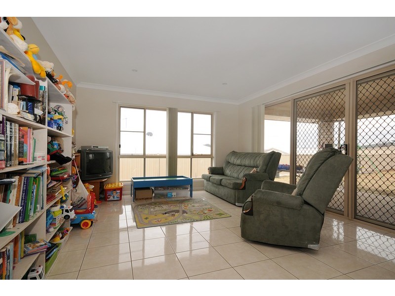 12 Jay Street, Westbrook QLD 4350