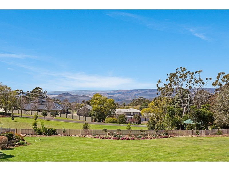 7 Nelson Street, Middle Ridge QLD 4350
