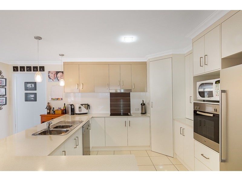 18 McCallum Court, Middle Ridge QLD 4350