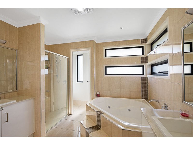 18 McCallum Court, Middle Ridge QLD 4350