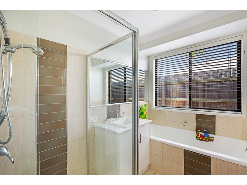 18 McCallum Court, Middle Ridge QLD 4350