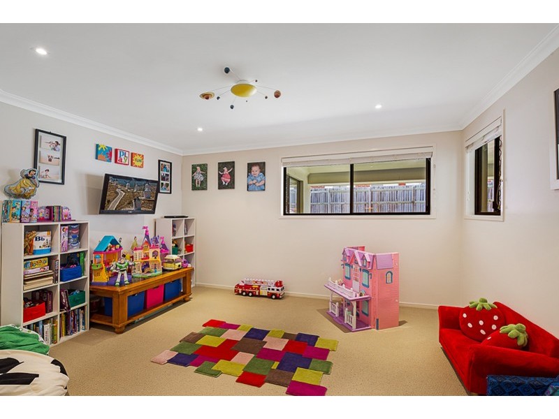 18 McCallum Court, Middle Ridge QLD 4350