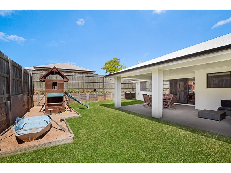 18 McCallum Court, Middle Ridge QLD 4350