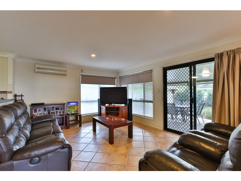 8 John Trousdell Court, Cotswold Hills QLD 4350