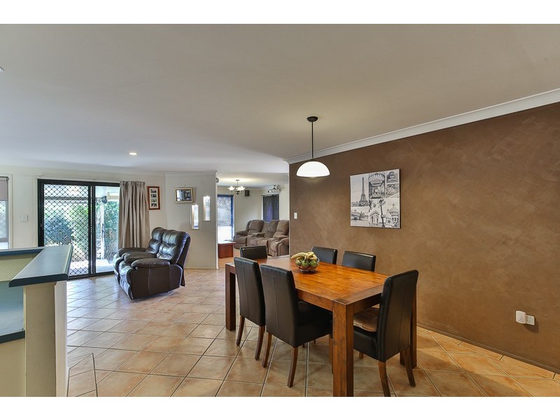 8 John Trousdell Court, Cotswold Hills QLD 4350