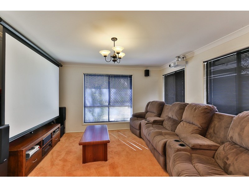 8 John Trousdell Court, Cotswold Hills QLD 4350