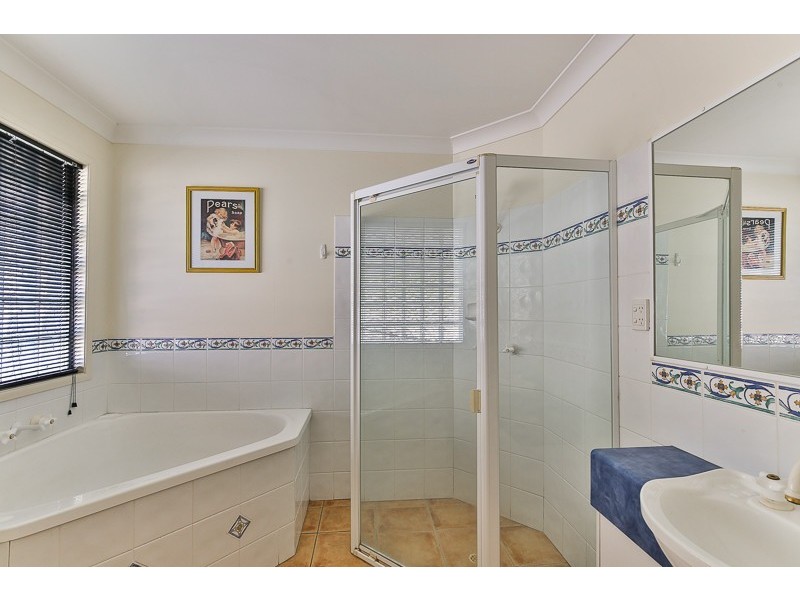 8 John Trousdell Court, Cotswold Hills QLD 4350