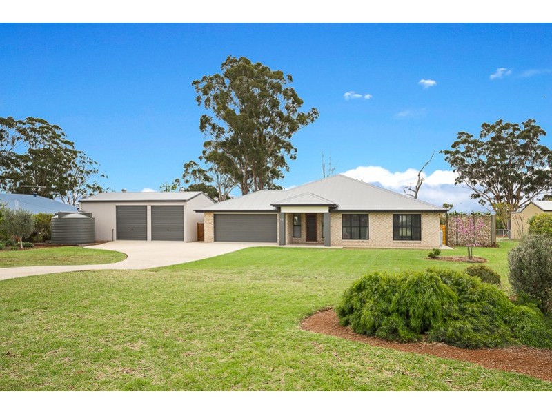 10 Bass Street, Cabarlah QLD 4352