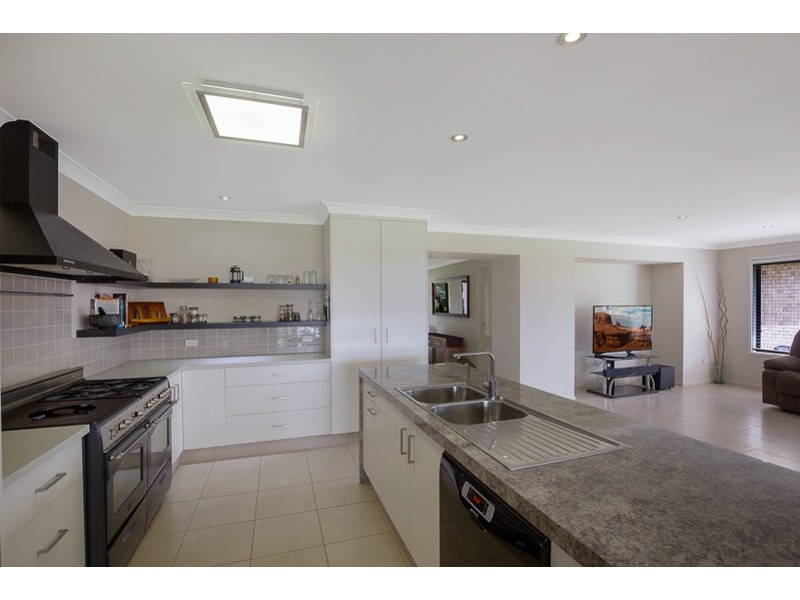 10 Bass Street, Cabarlah QLD 4352