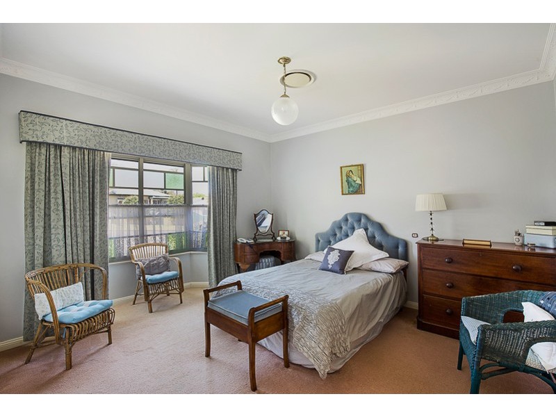 1A New Street, Mount Lofty QLD 4350