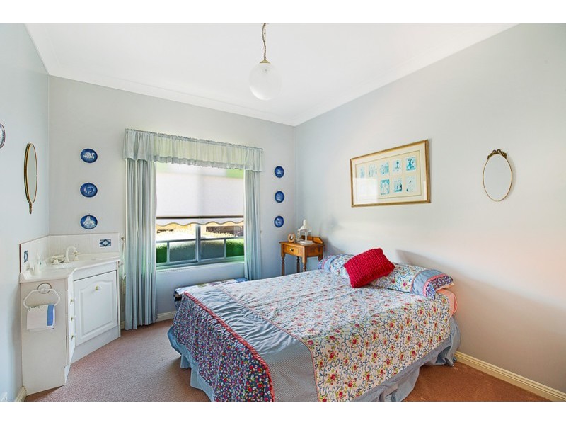 1A New Street, Mount Lofty QLD 4350