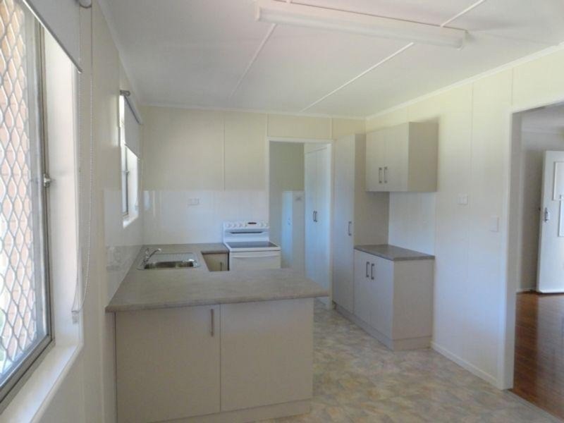 42 Hampton Street, Harristown QLD 4350