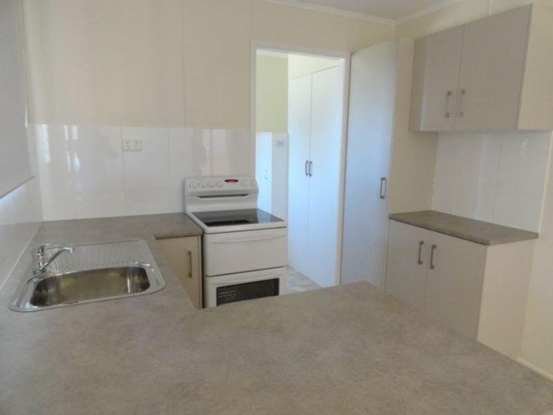 42 Hampton Street, Harristown QLD 4350