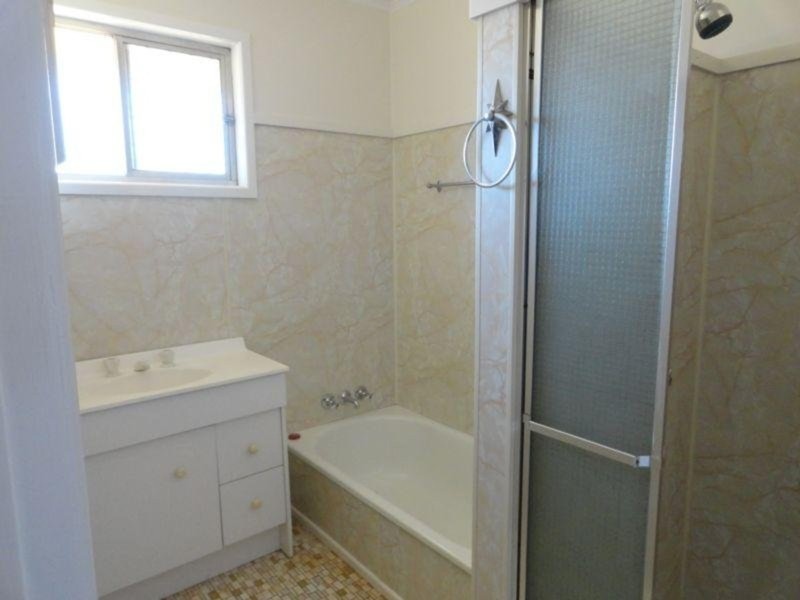 42 Hampton Street, Harristown QLD 4350