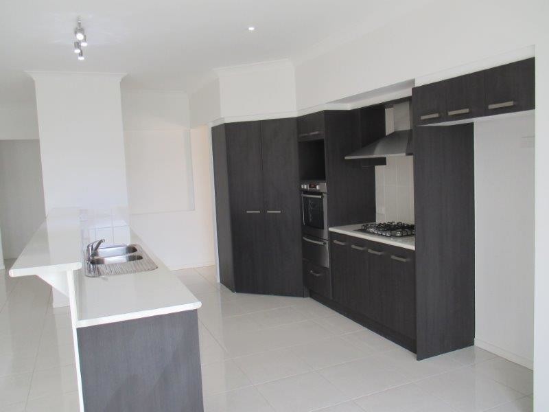 414 Mackenzie Street, Middle Ridge QLD 4350