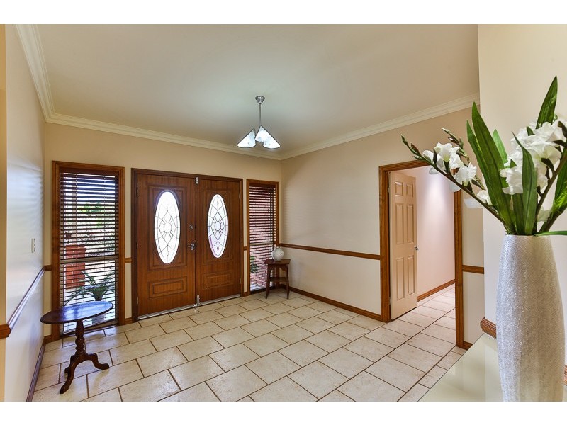 1 Montclair Close, Middle Ridge QLD 4350