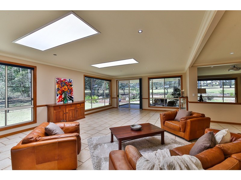 1 Montclair Close, Middle Ridge QLD 4350