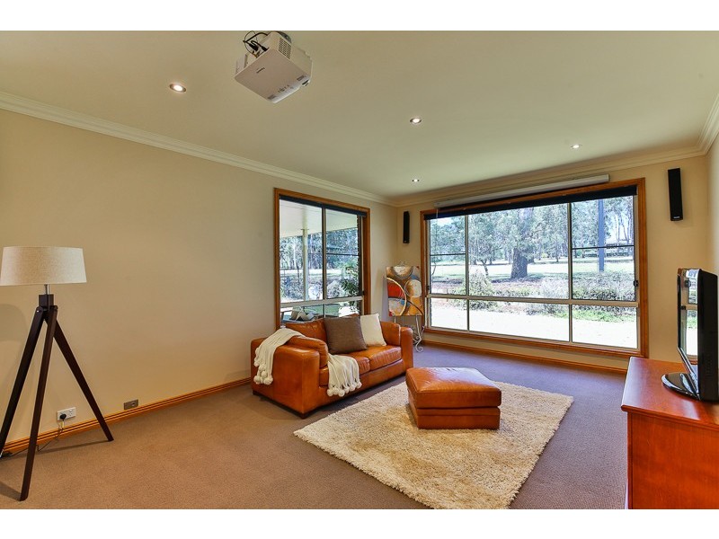 1 Montclair Close, Middle Ridge QLD 4350