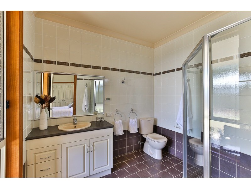 1 Montclair Close, Middle Ridge QLD 4350