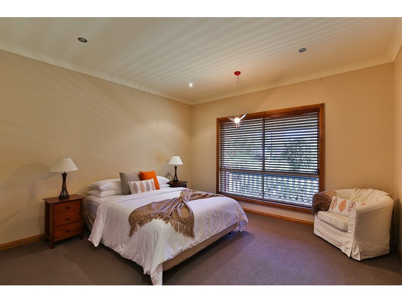 1 Montclair Close, Middle Ridge QLD 4350