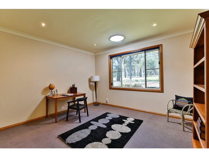 1 Montclair Close, Middle Ridge QLD 4350