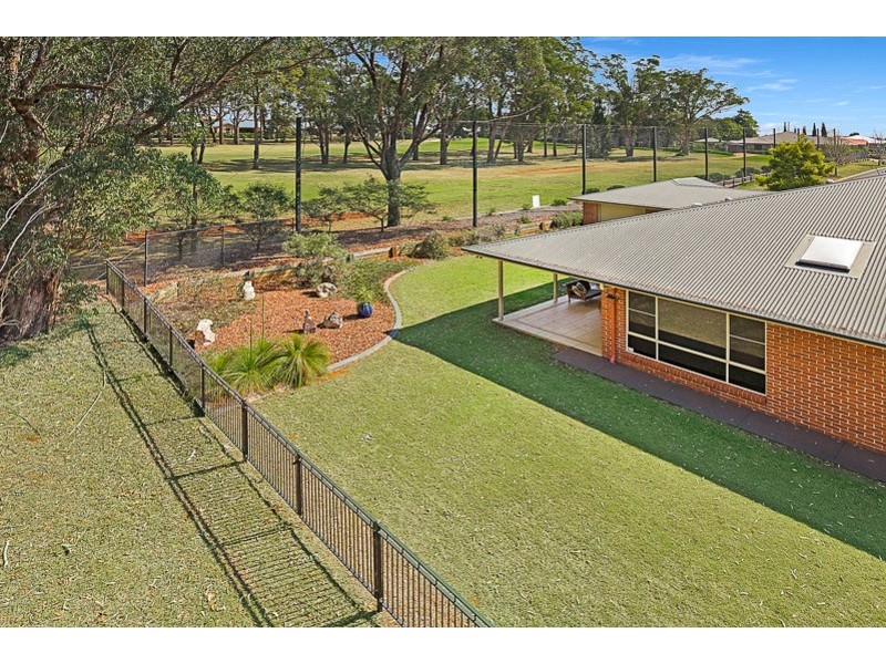 1 Montclair Close, Middle Ridge QLD 4350
