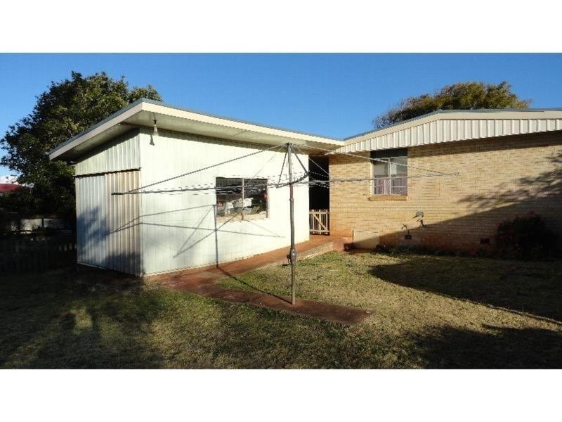 1 Eileen Street, Harristown QLD 4350