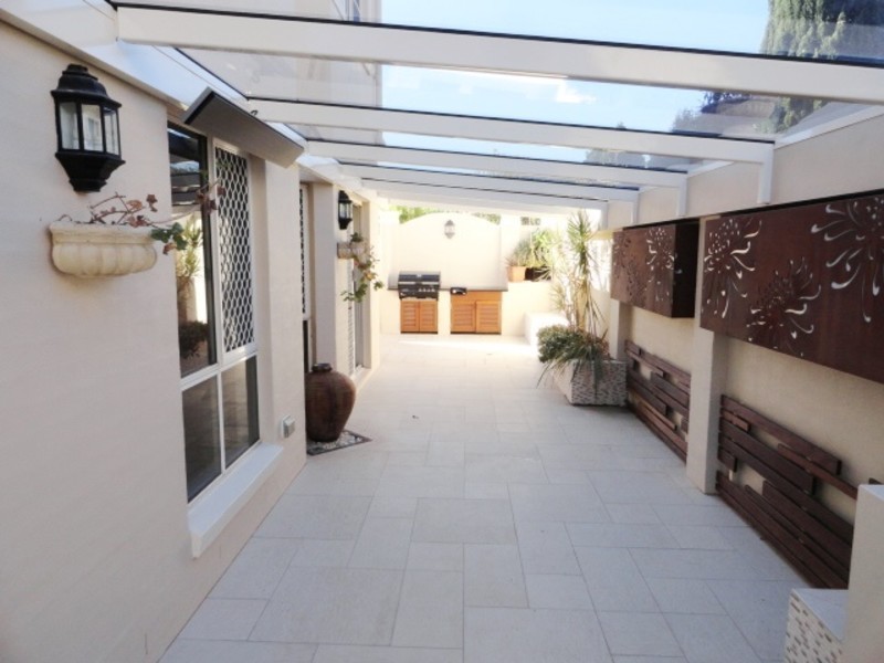 4/4 Mannuem Court, Rangeville QLD 4350