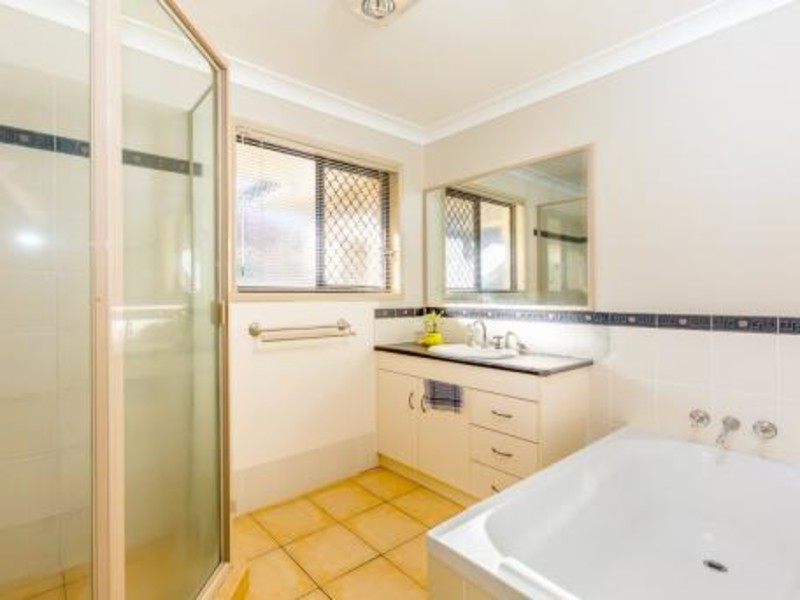 2/251 Nelson Street, Kearneys Spring QLD 4350