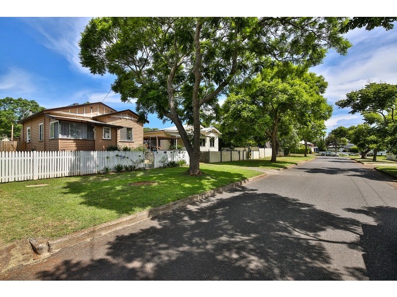 16 Louisa Street, South Toowoomba QLD 4350