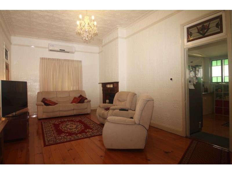 2 Chamberlain Street, North Toowoomba QLD 4350