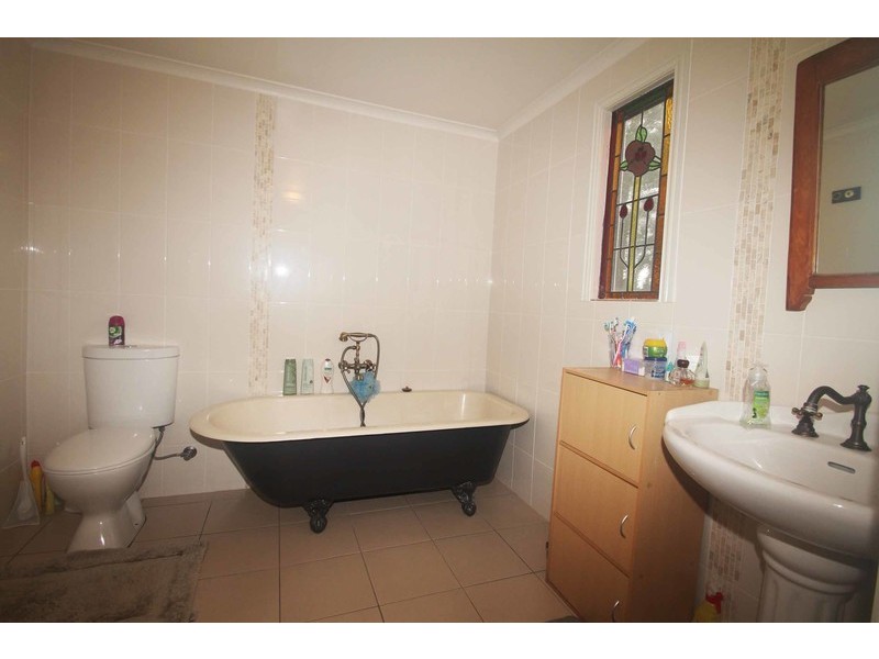 2 Chamberlain Street, North Toowoomba QLD 4350