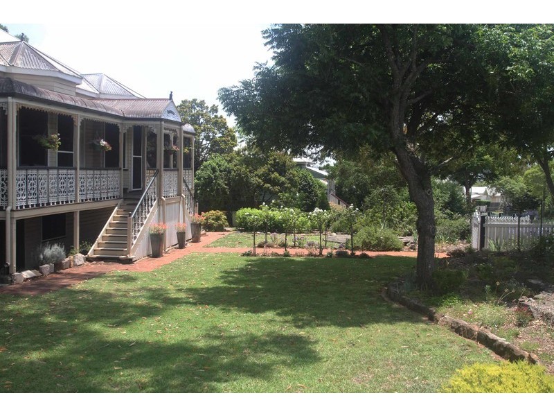 2 Chamberlain Street, North Toowoomba QLD 4350