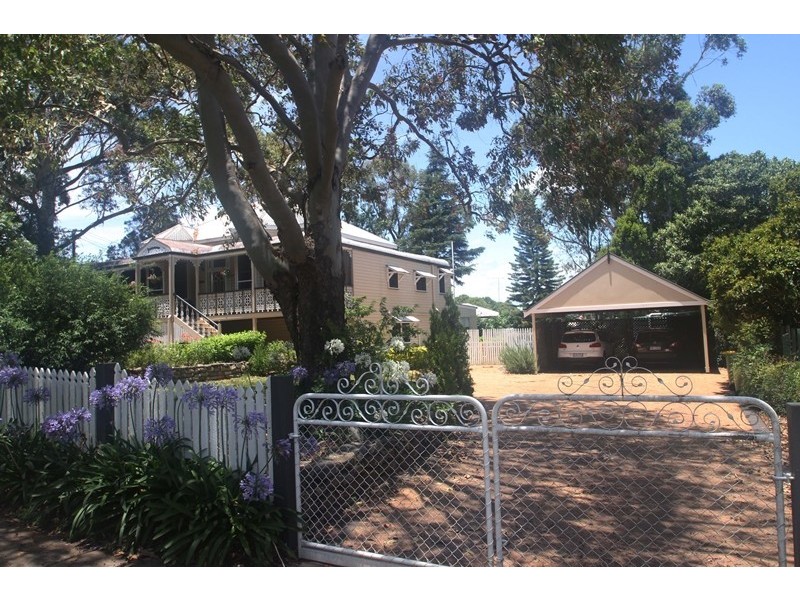 2 Chamberlain Street, North Toowoomba QLD 4350