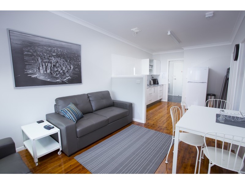 2/214 Long Street, South Toowoomba QLD 4350