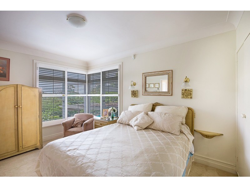 10 Curzon Street, Mount Lofty QLD 4350