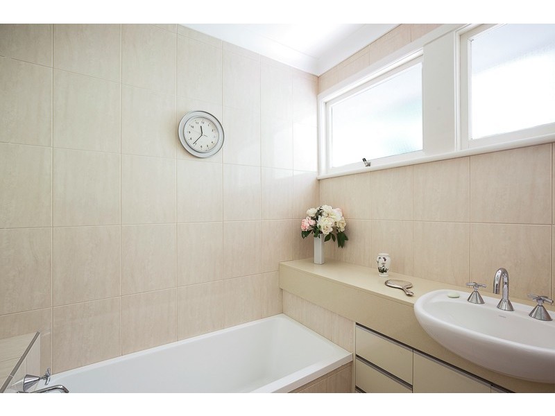 10 Curzon Street, Mount Lofty QLD 4350