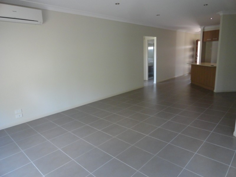 2/42 Plant Street, Rangeville QLD 4350