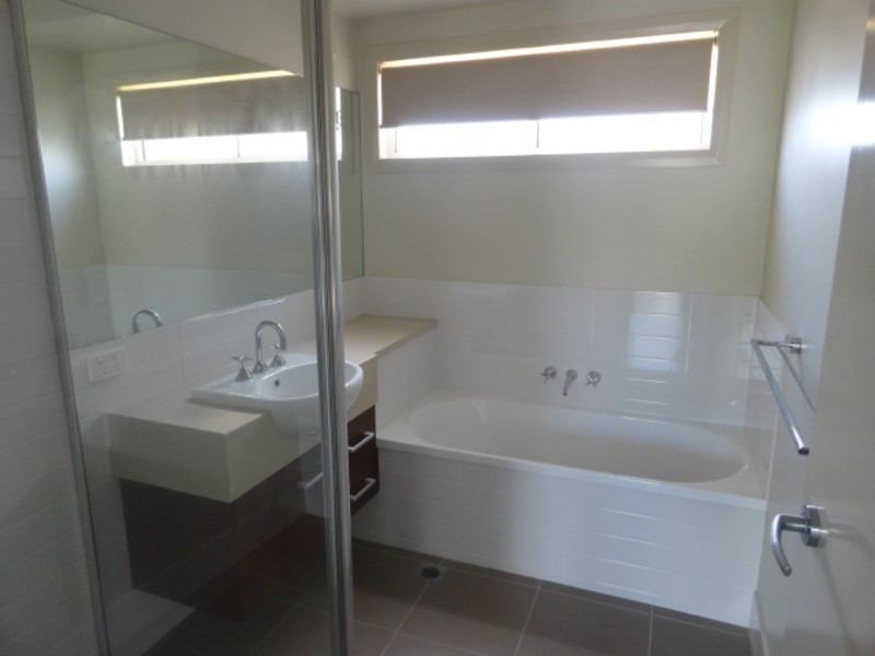 2/42 Plant Street, Rangeville QLD 4350