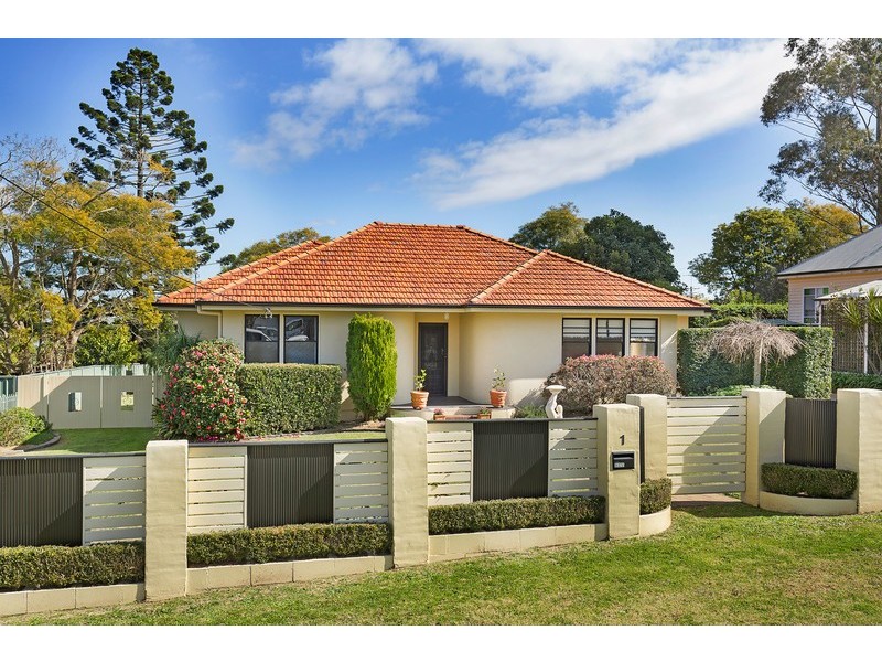1 New Street, Mount Lofty QLD 4350